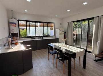 Casa · 105m² · 4 Ambientes · 2 Cocheras · Casa Moderna, Excelente Estado, Construcción Reciente.
