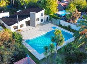 Quinta vacacional · 200m² · 6 Ambientes · 3 Cocheras · Casa Quinta en Venta en Arana, La Plata, G. B. a. Zona Sur
