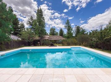Casa de 4 ambientes, Vistalba · Hermosa Cabaña en Terreno de 1000 m², Vistalba, Gran Piscina, 2 Dorm., 2 Baños en Venta