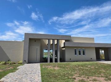 VRP-VRP-389_2 · Venta de Casa a Estrenar 4 Ambientes Barrio Cerrado Super Luminosa