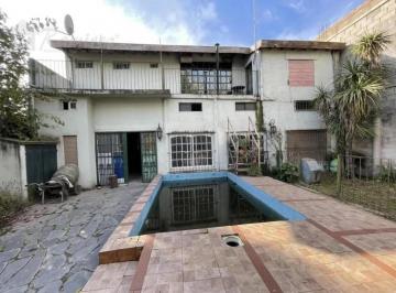 Casa · 300m² · 6 Ambientes · Casa en Venta - 5 Dorm. 4 Baños - Moreno