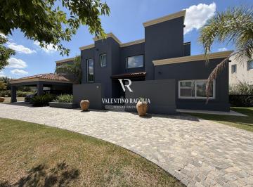 Casa · 348m² · 6 Ambientes · 2 Cocheras · Venta Casa Seis Ambientes en Terravista Fondo a Laguna