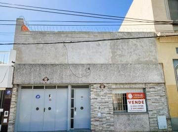 Casa · 120m² · 4 Ambientes · 1 Cochera · Velez Sarfield 910