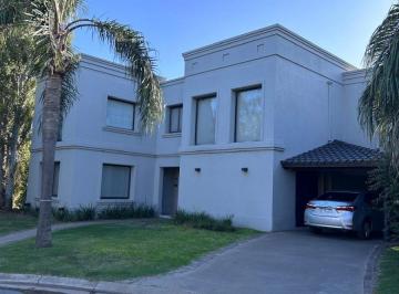 Casa · 380m² · 13 Ambientes · 2 Cocheras · Cadaques / Funes. Av Fuerza Aerea 3100