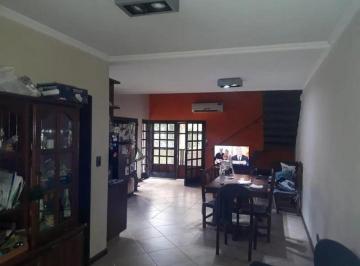 Casa · 160m² · 4 Ambientes · Casa en Venta - 3 Dorm. 2 Baños - 360 m² - Quilmes