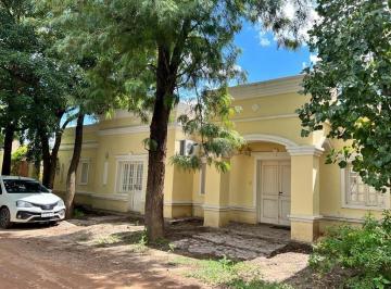 Casa · 250m² · 6 Ambientes · 2 Cocheras · Casa en Venta - 4 Dorm. 4 Baños - Cochera - 620 m² - Santiago del Estero