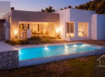 Casa · 120m² · 2 Dormitorios · 2 Cocheras · Casa - San Sebastian