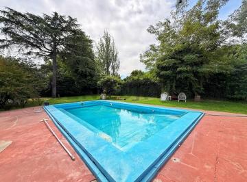 Casa · 120m² · 3 Ambientes · 1 Cochera · Venta de Casa de 2 Dorm. Gonnet Posible Permutas