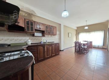 PH · 62m² · 3 Ambientes · 1 Cochera · Casa en Venta en Villa Ballester - PH Tres Ambientes con Cochera y Patio.