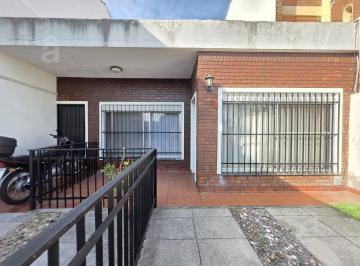 PH · 62m² · 3 Ambientes · 1 Cochera · Casa en Venta en Villa Ballester - PH Tres Ambientes con Cochera y Patio.