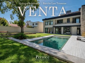 Casa · 360m² · 4 Ambientes · 8 Cocheras · Venta Casa de 4 Ambientes en Los Troncos