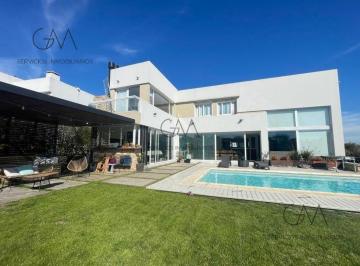 Casa · 280m² · 5 Ambientes · 2 Cocheras · Casa en Venta Arenas del Sur