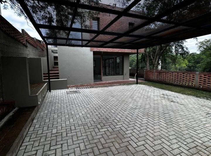 Casa · 180m² · 5 Ambientes · 1 Cochera