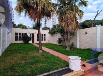 Casa · 323m² · 6 Ambientes · 1 Cochera · Casa 4 Dorm. Impecable Zona Parque