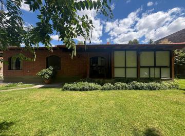 Casa · 202m² · 6 Ambientes · 4 Cocheras · Casa en Barrio Jardín Maristas