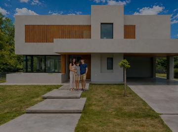 Casa · 334m² · 5 Ambientes · 2 Cocheras · Casa en Kentucky Club de Campo