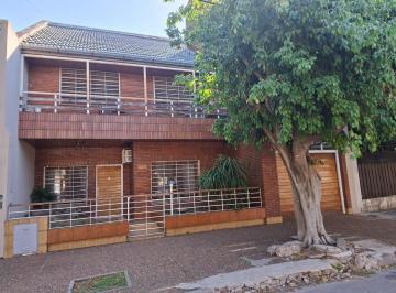 Casa · 220m² · 4 Ambientes · Casas - Chalet - Ramos Mejía, Gran Bs. As. Oeste