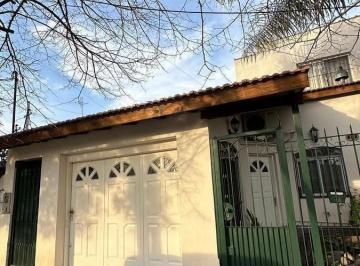 Casa · 160m² · 4 Ambientes · Casa en Venta - 3 Dorm. 2 Baños - Lomas de Zamora