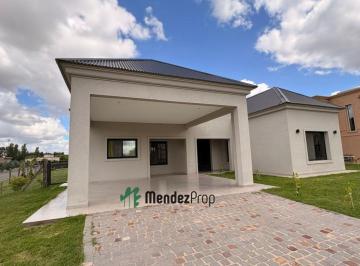Casa · 180m² · 4 Ambientes · 4 Cocheras · Casa en Venta en El Rebenque