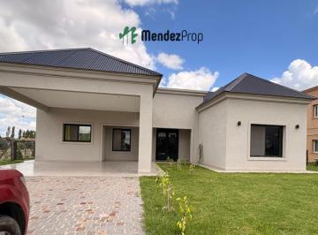 Casa · 180m² · 4 Ambientes · 4 Cocheras · Casa en Venta en El Rebenque