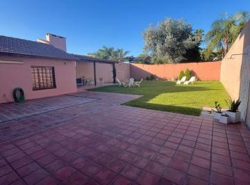 Casa · 270m² · 5 Ambientes · Venta de Casa en Ciudad Evita Circ 1 Secc 1 - 3 Dorm. - Amplio Parque, Quincho con Parrilla