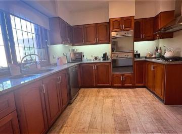 Casa · 270m² · 5 Ambientes · Venta de Casa en Ciudad Evita Circ 1 Secc 1 - 3 Dorm. - Amplio Parque, Quincho con Parrilla