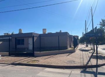 Casa · 110m² · 3 Ambientes · 1 Cochera · Casa Esquina 2/3 Dorm + Patio + Cochera | 222 m² Lote