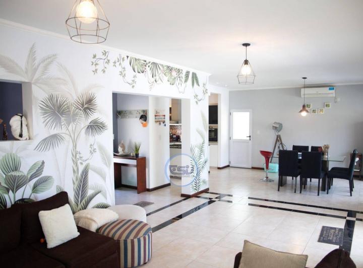 Casa · 146m² · 4 Ambientes · 1 Cochera