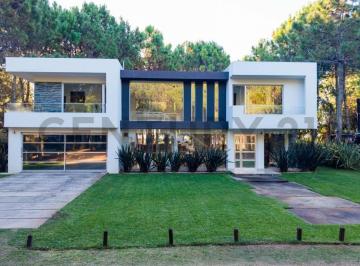 Casa · 311m² · 7 Ambientes · 2 Cocheras · Venta Exclusiva Casa 6 Ambientes Barrio La Herradura Pinamar