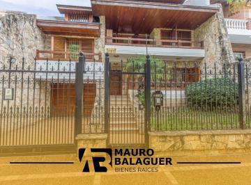 Casa · 448m² · 7 Ambientes · 2 Cocheras · Casa en Villa Lugano - 4 Dorm. - Zona Maristas