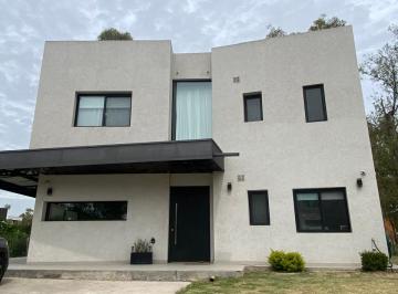 frente de la casa · Vendo Casa en Barrio Cerrado