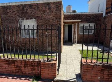 Casa · 150m² · 4 Ambientes · Oportunidad de Inversión – Casa 2 Dorm. Frente a Plaza en B° Los Gigantes