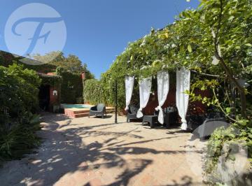 Casa · 150m² · 4 Ambientes · 1 Cochera · Casa de 3 Dorm. con Jardín, Piscina y Cochera – Muy Luminosa – Apta Crédito