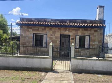 Casa · 112m² · 3 Ambientes · 1 Cochera · Venta Casa 3 Dorm., Abayuba - Montevideo