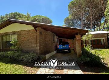 Casa · 287m² · 6 Ambientes · 6 Cocheras · "Casa en Una Planta con Parque Arbolado y Casa de Invitados"