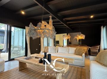 Casa · 330m² · 6 Ambientes · 1 Cochera · Casa en Venta en Costa Esmeralda Marítimo IV