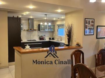 Casa · 238m² · 5 Ambientes · 1 Cochera · Venta Casa 4 Dorm. Villa Regina Rio Negro Acepta Permutas