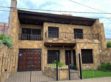 Casa · 232m² · 6 Ambientes · 2 Cocheras · Oportunidad! Casa de 3 Dorm. y 1 Suite - Parque y Pileta | Apta Crédito | Permuta | Financiación