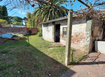 Casa · 207m² · 5 Ambientes · 1 Cochera · Casa con Local y Parque en Venta en Morón