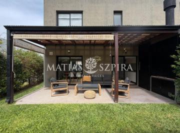 Casa · 147m² · 4 Ambientes · 2 Cocheras · Casa en Alquiler en Maria Eugenia Residences And Village 4 Ambientes