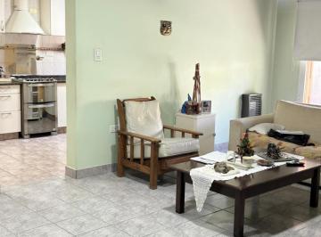Casa · 188m² · 5 Ambientes · 1 Cochera · Casa en Villa Regina
