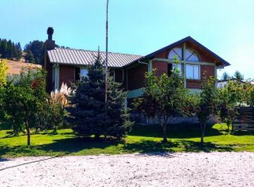 Casa · 437m² · 8 Ambientes · 3 Cocheras · Casa en Venta Junín de Los Andes 6 Ambientes con Cochera