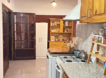 Casa · 80m² · 4 Ambientes · 1 Cochera · Casa en Villa Regina