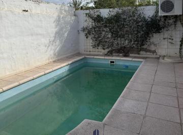 Casa · 217m² · 4 Ambientes · 1 Cochera · Casa en Villa Regina