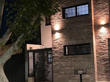Casa de 4 ambientes, Ciudad de Mendoza · Casa con 300 m² y 4 Dorm. en Venta en Sexta Sección