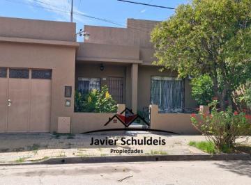 Casa de 8 ambientes, Mercedes · Excelente Casa, de 4 Dorm., en un Lindo Barrio!