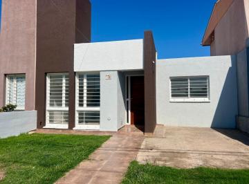 Casa de 3 ambientes, Córdoba · Carrara de Horizonte 2 Dor. con Cochera Cubierta