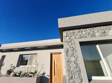 Casa · 146m² · 5 Ambientes · 2 Cocheras · Casa en Venta en Pilar del Este Santa Sofia
