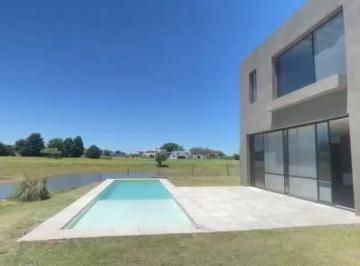 Casa · 1112m² · 6 Ambientes · Casa en San Sebastian a La Laguna y Al Golf