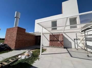 Casa · 170m² · 5 Ambientes · 2 Cocheras · Casa en Prados de Manantiales